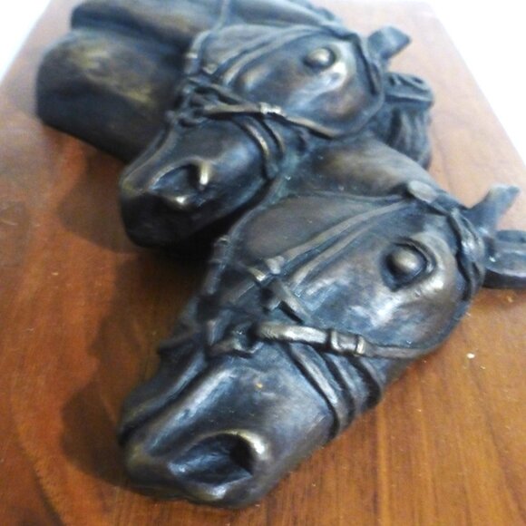 WD1BSM Solid BRONZE HORSES On Wood Plaque Vintage Bronze Horse Races Race Track - Picture 4 of 8
